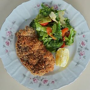 Котлета по-милански из говяжьей корейки с овощным салатом, Ciao!