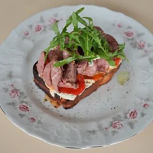 Брускетта с ростбифом и соусом тоннато, Ciao!