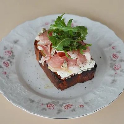 Заказать Брускетта с прошутто и сыром горгондзола, Ciao!