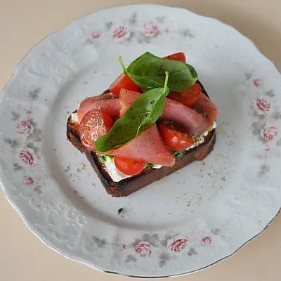 Заказать Брускетта с тунцом и соусом песто, Ciao!