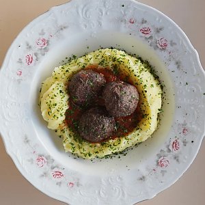 Митболлы из говядины в томатном соусе и картофельным пюре, Ciao!