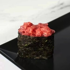 Гункан Спайси Тунец, Чайка · Суши