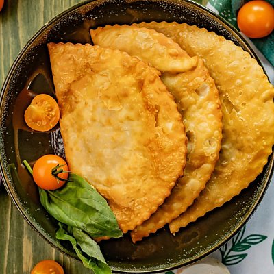 Заказать Чебурек с курицей и грибами, Чебуреки на Ткацкой