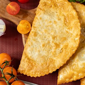 Чебурек с сыром и шпинатом, Чебуреки на Ткацкой