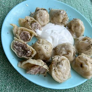 Пельмени отварные со сметаной, Чебуреки на Ткацкой