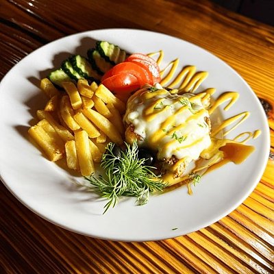 Заказать Стейк из свинины с гарниром и овощами, Bar Joker