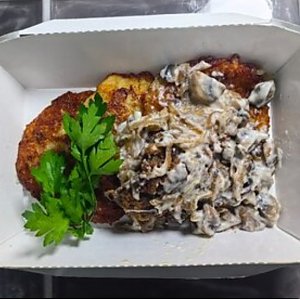 Драники с куриной печенью в соусе, Быстрая Трапеза