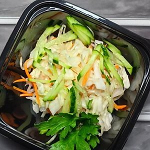 Салат из капусты со свежим огурцом, Быстрая Трапеза