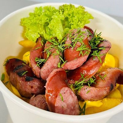 Заказать Фри с колбасками Барбекю и соусом, КартофАня
