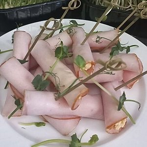 Рулетики с ветчиной и сыром, КартофАня