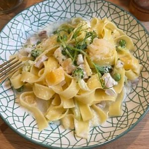 Тальятелле с белой рыбой, брокколи, тыквой и молодым горошком, Кафе Счастье