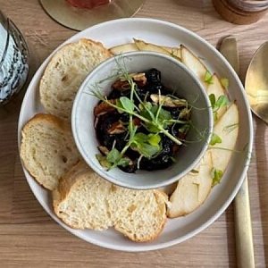 Утиный паштет с соусом из жимолости и орехами пекан, Кафе Счастье