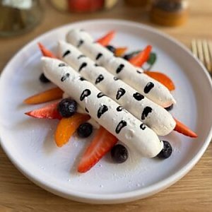 Березки с кремом маскарпоне и ягодами, Кафе Счастье