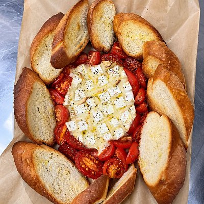 Заказать Сыр Камамбер запеченный с черри и багетом, Jam