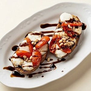 Запеченная брускетта Капрезе с соусом Песто, Jam