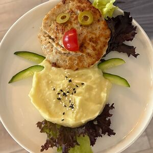 Пюре с куриной котлетой, Гусси Гусси
