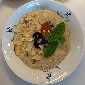 Овсяная каша на молоке с цуатами и сухофруктами, Ресторан Белорусской Кухни
