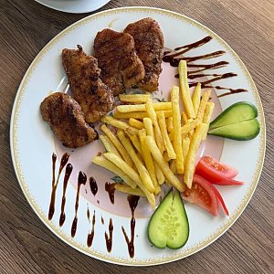 Медальон куриный с картофелем фри, Чайхана - Пинск