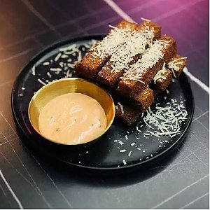 Чесночные гренки, Джентельменс Хаус