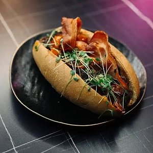 Хот-дог стайл с телочкой, Джентельменс Хаус
