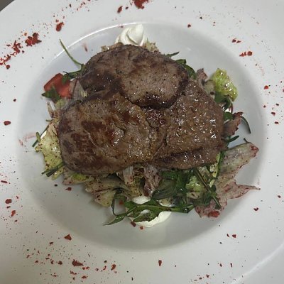 Заказать Салат с говядиной на гриле в вишневой заправке, 7 Пятниц