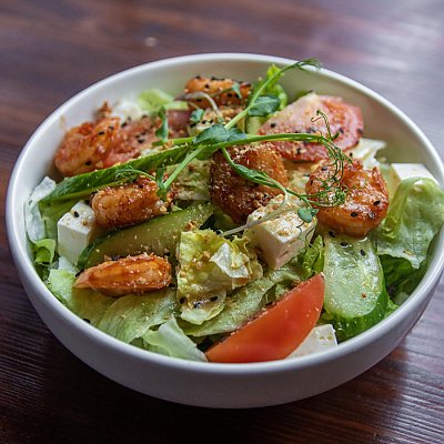 Заказать Салат с карамельной креветкой, Фудкорт Veranda