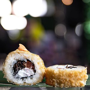 Жареный ролл с креветкой и грибами, Фудкорт Veranda