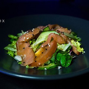 Салат с копченой форелью, Black Fox Bar - Барановичи