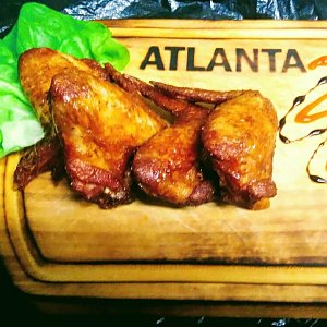 Имбирные крылышки, Стейк-бар Атланта