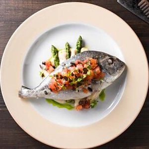 Дорадо су-вид с пюре из сельдерея и спаржей, Друзья