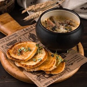 Княжеская мачанка с пышными блинчиками, Друзья