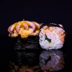Запеченный ролл Такоиси, Суши Фуджи