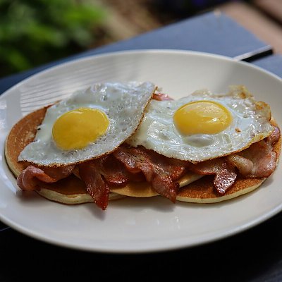 Заказать Панкейк с беконом и яйцом, Progresso