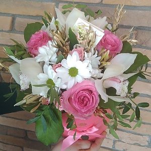 Шляпная коробка с розами и орхидеями, Незабудка - Витебск