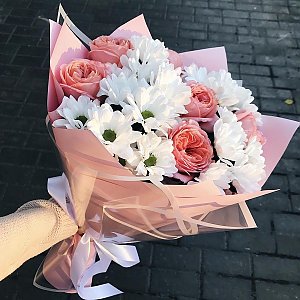 Букет цветов Нежности из ромашек и роз, Buketti