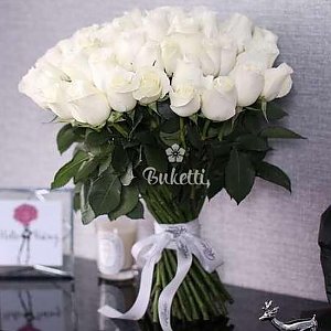 Букет из 51 белой розы Проуд, Buketti
