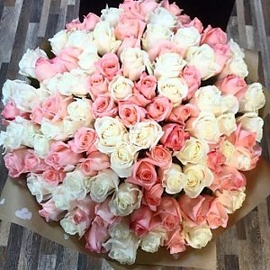 Букет 101 Люблю из нежных и белых роз, Buketti