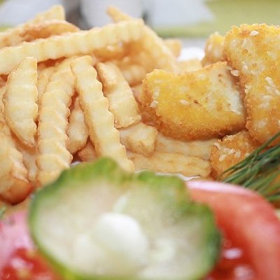 Заказать Наггетсы куриные с картофелем фри и овощами, Зодиак