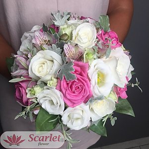 Букет невесты из роз, альстромерии и эустомы, Scarlet Flower