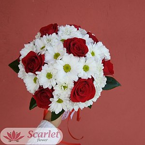 Букет невесты из красных роз и хризантемы, Scarlet Flower