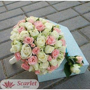 Букет невесты из кустовой розы, Scarlet Flower