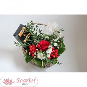 Корзина с подарком, Scarlet Flower