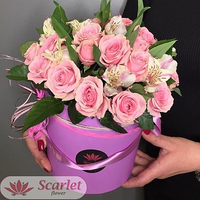 Заказать Цилиндр с кустовой розой, Scarlet Flower