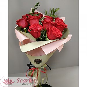 Букет 15 роз с зеленью, Scarlet Flower