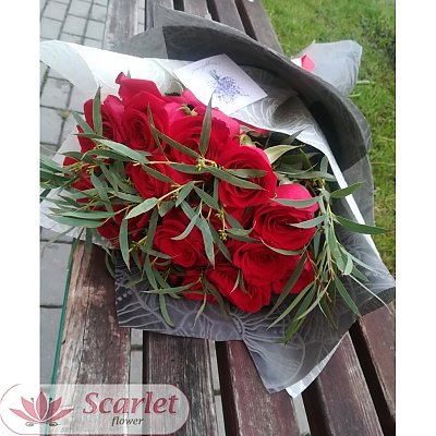 Заказать Букет розы с эвкалиптом №2 (15шт), Scarlet Flower