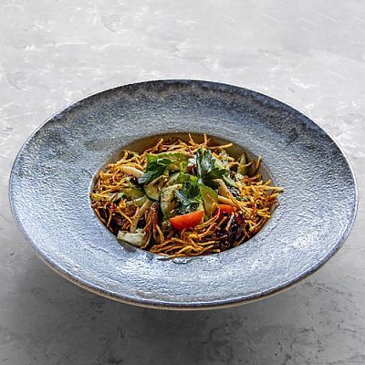 Заказать Салат с кальмарами, черри и картофелем криспи, Terra - Минск