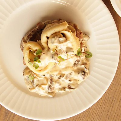 Заказать Домашняя свинина с блинами и грибным бешамелем, Terra - Минск