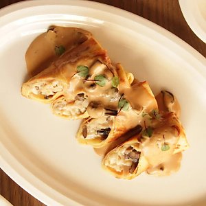 Блины с курицей, сыром и грибным соусом, Terra - Гродно