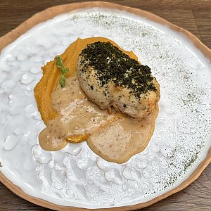 Куриная грудка с пюре из батата и соусом ореховый чили, Гудини