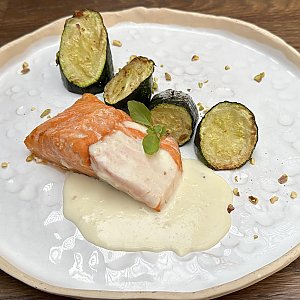 Форель с цукини, фисташкой и сливочным соусом, Гудини